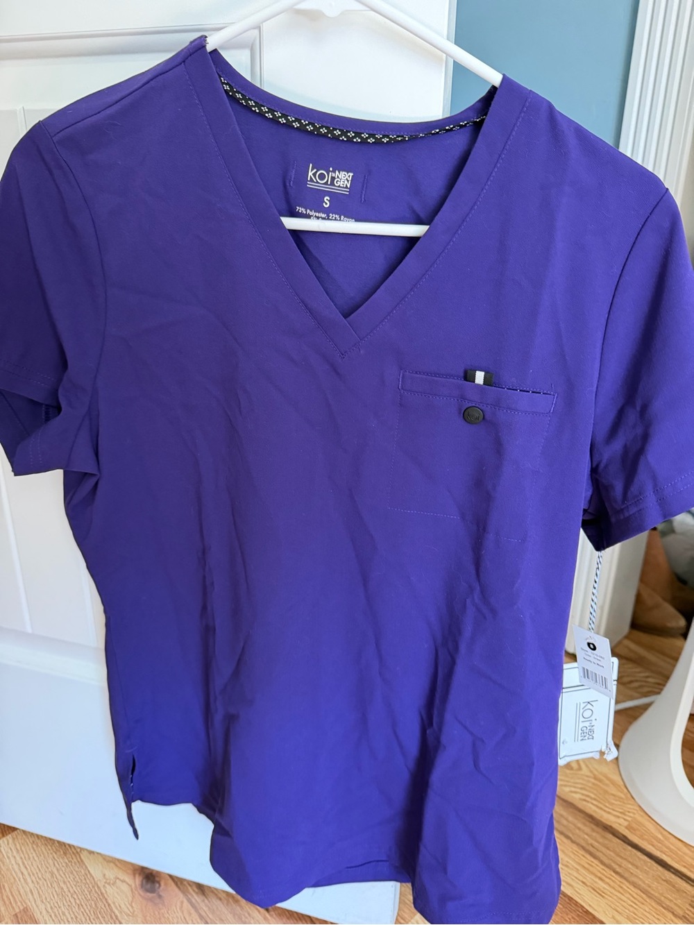 Koi scrub top size small